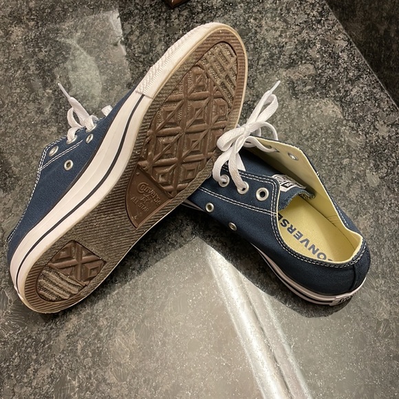 Converse mens low top shoes - Picture 2 of 3